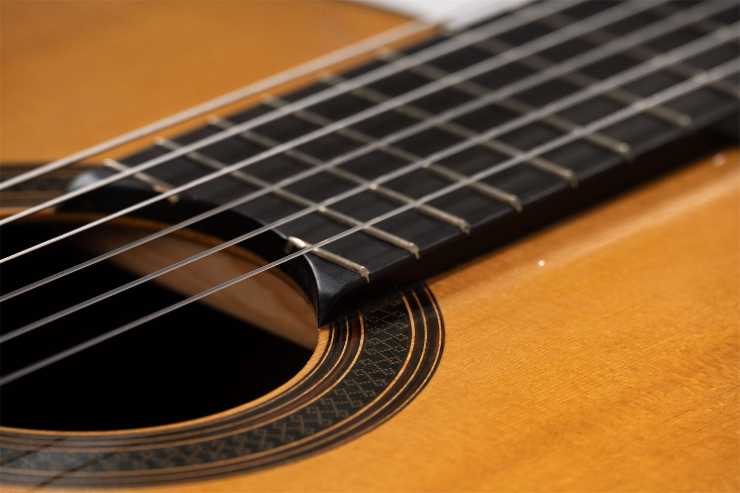 Detail einer akustischen Gitarre
