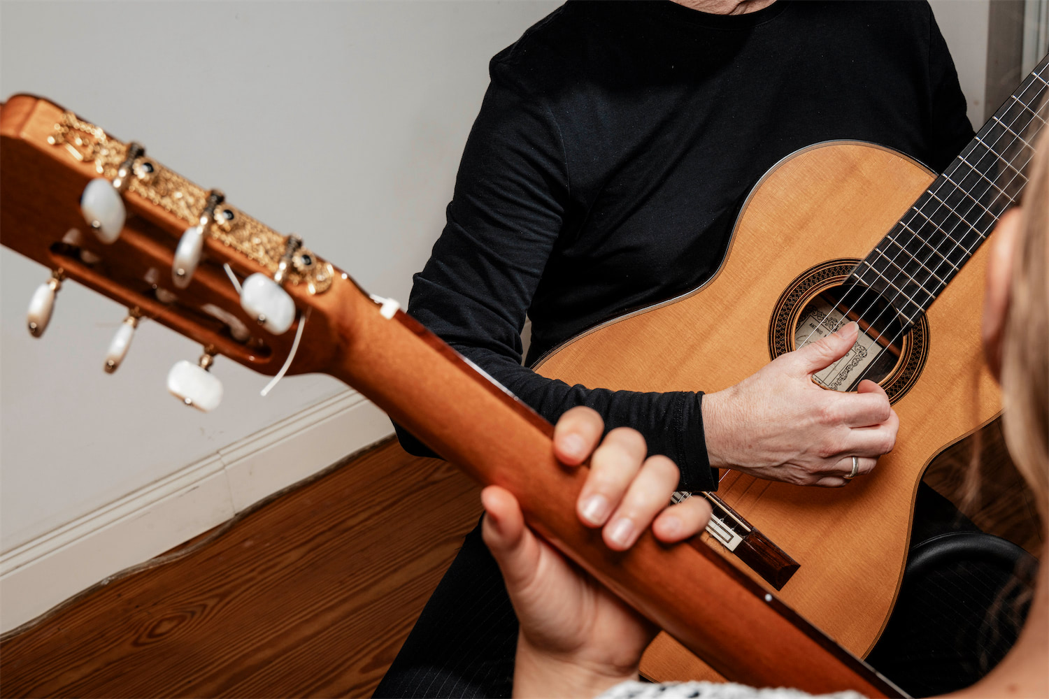 Detail zweier Gitarren