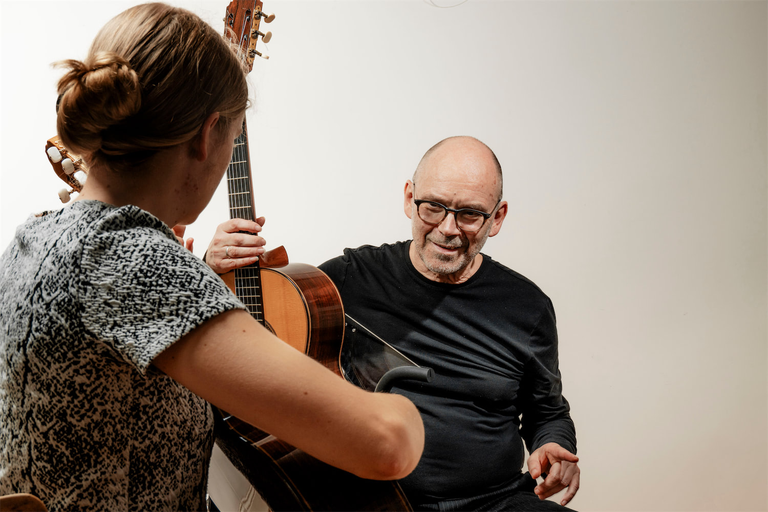 Gitarrenschülerin